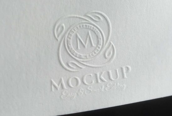 موکاپ لوگو Embossed Logo On Paper